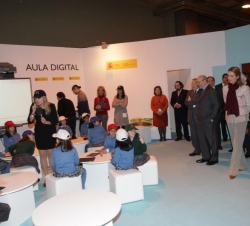 Su Alteza Real la Infanta Doña Elena visitó el Aula Digital